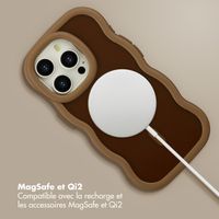 Selencia Coque arrière Wavy avec MagSafe Apple iPhone 15 Pro - Mocha Brown