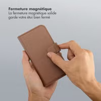 Selencia Étui portefeuille amovible Olyn avec MagSafe Apple iPhone 16 - Marron