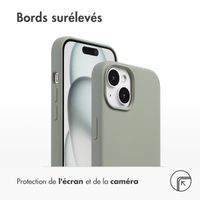 Accezz Coque Liquid Silicone avec MagSafe Apple iPhone 15 - Cooper Green