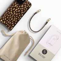 Selencia Nova coque arrière en cuir véritable avec porte-cartes Apple iPhone 15 - Fawn Chic