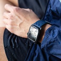 Uniq Bracelet Straden étanche en cuir Apple Watch Series 1 t/m 11 / SE / Ultra (44/45/46/49 mm) - Prussian