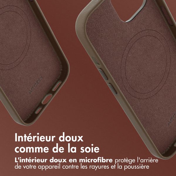 Accezz Coque arrière en cuir avec MagSafe Apple iPhone 15 - Marron café