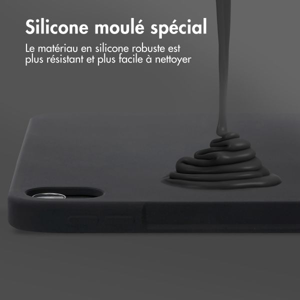 Accezz Coque Liquid Silicone avec porte-stylet iPad Air 11 pouces (2025) M3 / (2024) M2 / Air 5 (2022) / Air 4 (2020) - Noir