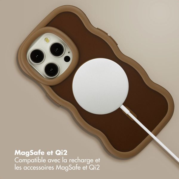 Selencia Coque arrière Wavy avec MagSafe Apple iPhone 14 Pro - Mocha Brown