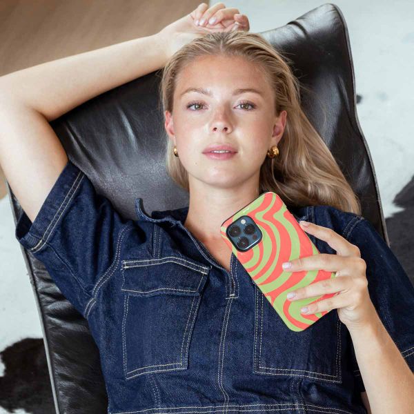 Selencia Coque arrière Vivid avec MagSafe Apple iPhone 14 - Wavy Swirl Orange Fern