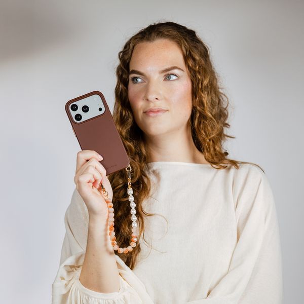 Selencia Coque arrière Rivièra avec MagSafe avec crochets amovibles iPhone 12 / 12 Pro - Choco Brown