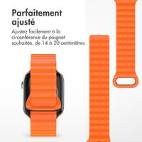imoshion Bracelet en silicone magnétique Apple Watch Series 1 t/m 9 / SE (38/40/41 mm) | Series 10 / 11 (42 mm) - Oranje & Zwart / Orange & Black