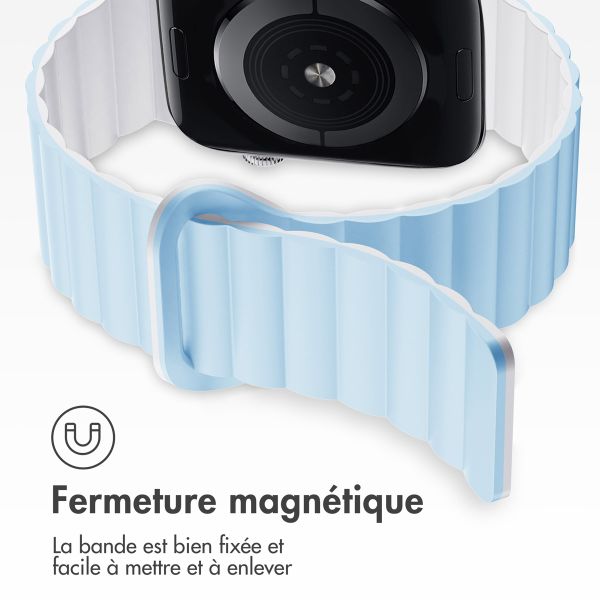 imoshion Bracelet en silicone magnétique Apple Watch Series 1 t/m 11 / SE / Ultra (44/45/46/49 mm) - Blauw & Wit / Blue & White