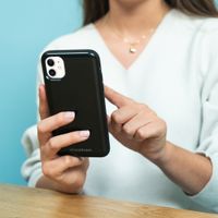 imoshion Coque avec support de passe iPhone 12 (Pro) - Noir