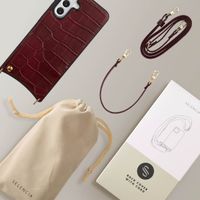 Selencia Coque de télephone Nova Croco avec cordon et porte-cartes Samsung Galaxy A56 - Burgundy