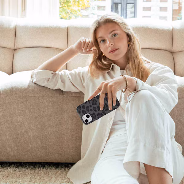 Selencia Coque Sabi imprimé panthère avec MagSafe Apple iPhone 16 Pro - Midnight Black