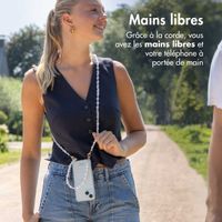 imoshion Coque avec dragonne + bracelet Apple iPhone SE (2022 / 2020) / 8 / 7 - Perles Cœurs