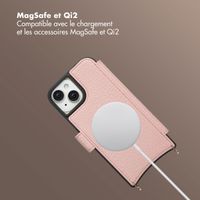 Selencia Étui Riva avec MagSafe et cordon de téléphone Apple iPhone 15 - Old Pink