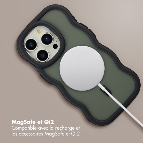Selencia Coque arrière Wavy avec MagSafe Apple iPhone 15 Pro - Noir