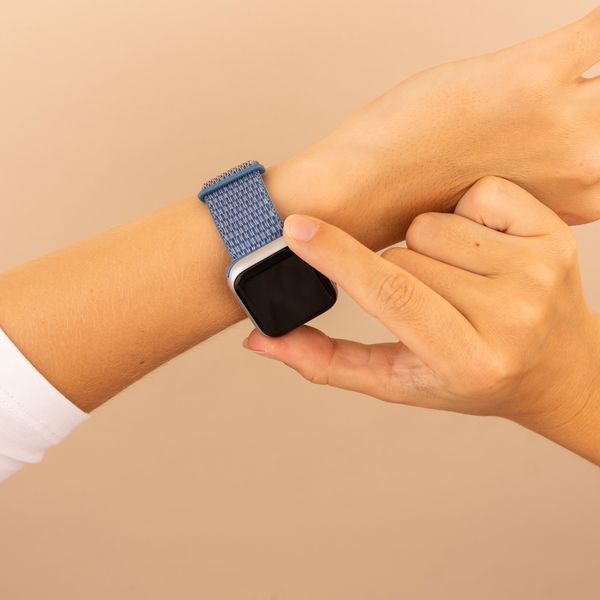 imoshion Bracelet en nylon Apple Watch Series 1 t/m 9 / SE (38/40/41 mm) | Series 10 / 11 (42 mm) - Marine Blue