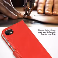 Selencia Étui portefeuille en cuir véritable iPhone SE (2022 / 2020) / 8 / 7 / 6(s) - Rouge