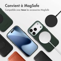 Accezz Coque arrière en cuir avec MagSafe Apple iPhone 17 Pro - Cedar Green