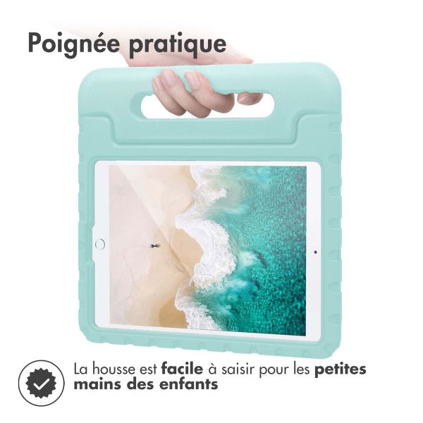 imoshion Coque kidsproof avec poignée iPad 9 (2021) 10.2 pouces / iPad 8 (2020) 10.2 pouces / iPad 7 (2019) 10.2 pouces - Soft Blue