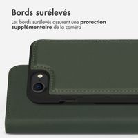 Accezz Étui de téléphone portefeuille en cuir de qualité supérieure 2 en 1 Apple iPhone SE (2022 / 2020) / 8 / 7 / 6(s) - Vert