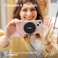 Accezz Coque Liquid Silicone avec MagSafe Apple iPhone 13 - Rose