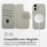 Accezz Étui de télephone portefeuille en cuir 2-en-1 avec MagSafe Apple iPhone 17 - Light Grey