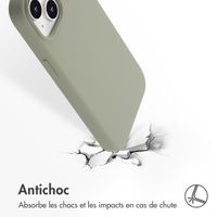 Accezz Coque Liquid Silicone avec MagSafe Apple iPhone 15 - Cooper Green