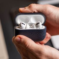Accezz Coque en cuir véritable  Apple Airpods 4 - Bleu foncé
