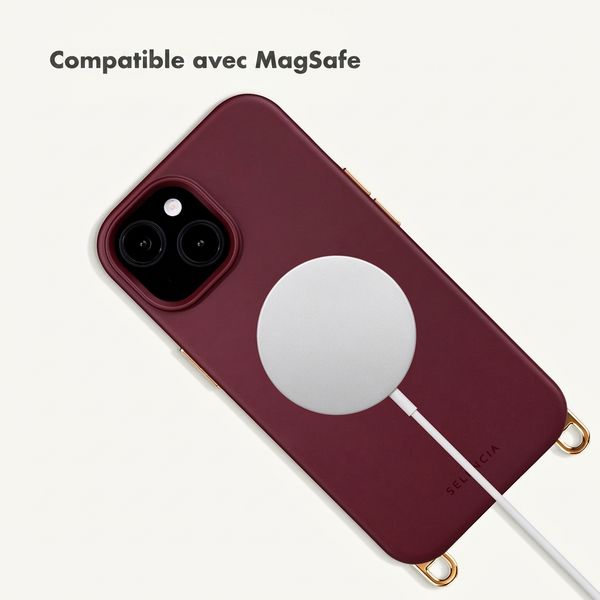 Selencia Coque arrière Rivièra avec MagSafe avec crochets amovibles Apple iPhone 15 - Bold Burgundy