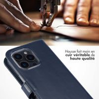 Selencia Étui de téléphone portefeuille en cuir véritable iPhone 16 Pro Max - Bleu