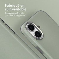 Accezz Coque arrière en cuir avec MagSafe Apple iPhone 16 - Light Grey