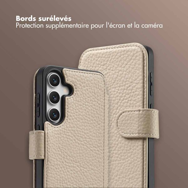 Selencia Étui Riva avec MagSafe et cordon de téléphone Samsung Galaxy S24 / S25 - Beige