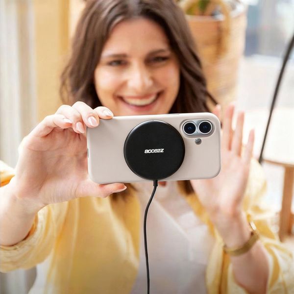 Accezz Coque Liquid Silicone avec MagSafe Apple iPhone 15 - Stone