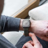 imoshion Bracelet en nylon élastique Apple Watch Series 1 t/m 9 / SE (38/40/41 mm) | Series 10 / 11 (42 mm) - Vert foncé