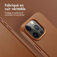 Accezz Coque arrière en cuir avec MagSafe iPhone 15 Pro - Sienna Brown