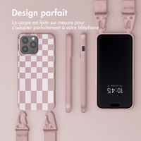 Selencia Coque design en silicone avec cordon amovible Apple iPhone 15 Pro Max - Irregular Check Sand Pink