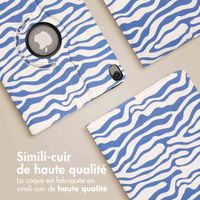 imoshion Coque tablette Design rotatif à 360° iPad Air 5 (2022) / Air 4 (2020) - White Blue Stripes