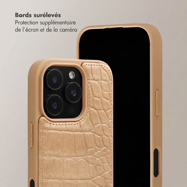 Selencia Coque de télephone Nova Croco avec cordon et porte-cartes Apple iPhone 16 Pro - Toasted Almond