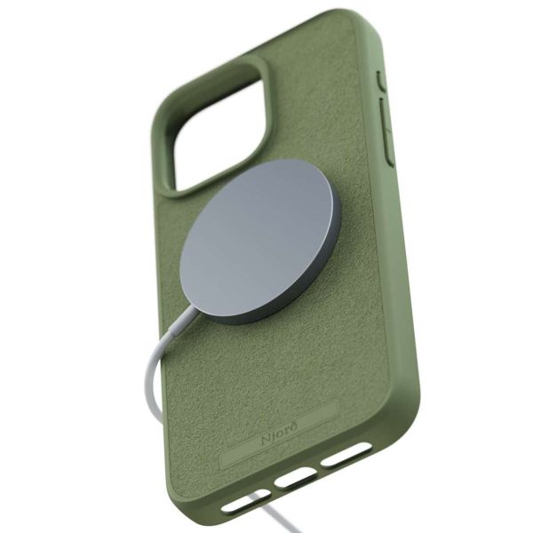 Njorð Collections Coque daim Comfort+ MagSafe iPhone 15 Pro Max - Olive