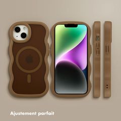 Selencia Coque arrière Wavy avec MagSafe Apple iPhone 14 / 13 - Mocha Brown
