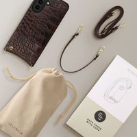 Selencia Coque de télephone Nova Croco avec cordon et porte-cartes Samsung Galaxy A57 (5G) - Choco Brown