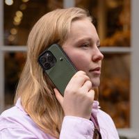 Selencia Coque Riva avec porte-cartes Apple iPhone 16e - Sage Green