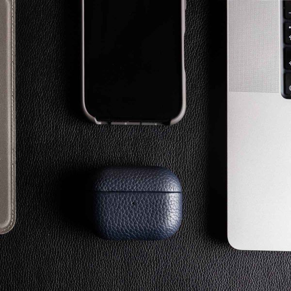 Accezz Coque en cuir véritable  Apple Airpods 4 - Bleu foncé