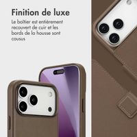 Accezz Étui de télephone portefeuille en cuir 2-en-1 avec MagSafe Apple iPhone 17 Pro Max - Marron café
