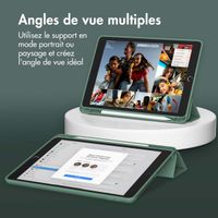 Accezz Étui de téléphone portefeuille Smart Silicone iPad 6 (2018) 9.7 pouces / iPad 5 (2017) 9.7 pouces - Vert foncé