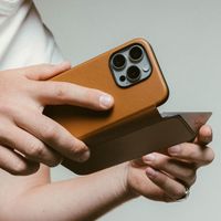 Nomad Étui de télephone portefeuille Modern Leather Folio Apple iPhone 16 Pro - English Tan