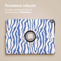 imoshion Coque tablette Design rotatif à 360° Apple iPad 9 (2021) 10.2 pouces / iPad 8 (2020) 10.2 pouces / iPad 7 (2019) 10.2 pouces - White Blue Stripes