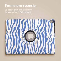 imoshion Coque tablette Design rotatif à 360° iPad 9 (2021) / iPad 8 (2020) / iPad 7 (2019) 10.2 pouces - White Blue Stripes