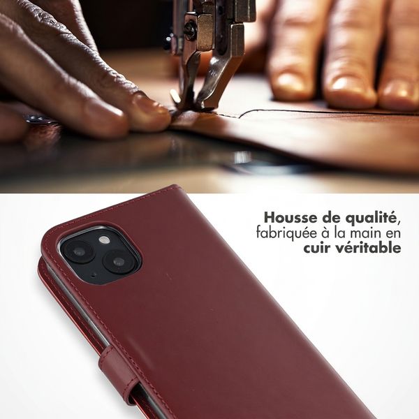 Selencia Étui portefeuille en cuir véritable Apple iPhone 15 - Burgundy