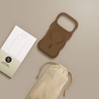 Selencia Coque arrière Wavy avec MagSafe Apple iPhone 17 Pro - Mocha Brown