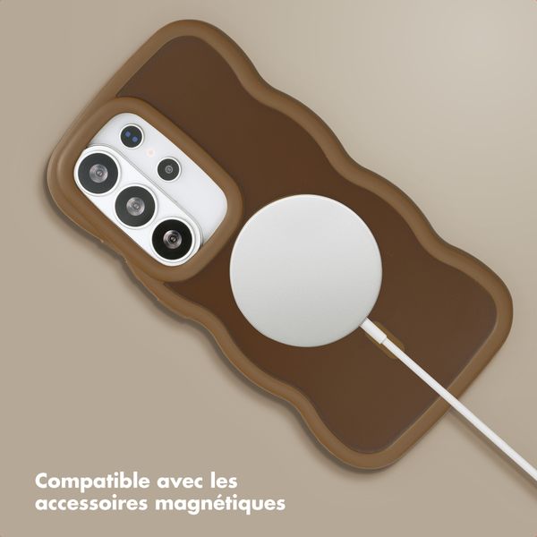 Selencia Coque arrière Wavy avec MagSafe Samsung Galaxy S26 Ultra - Mocha Brown